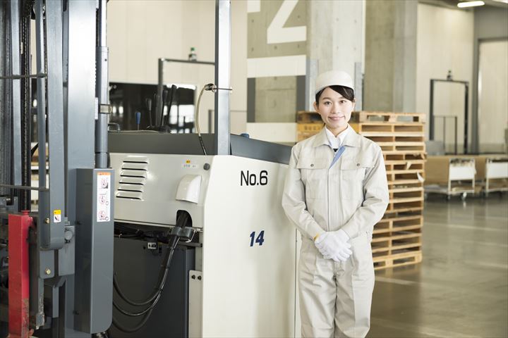 《宇都宮市》週払いOK・リーチフォークを使用した輸送用クレートの入出庫作業スタッフ！（高時給・週休2日）