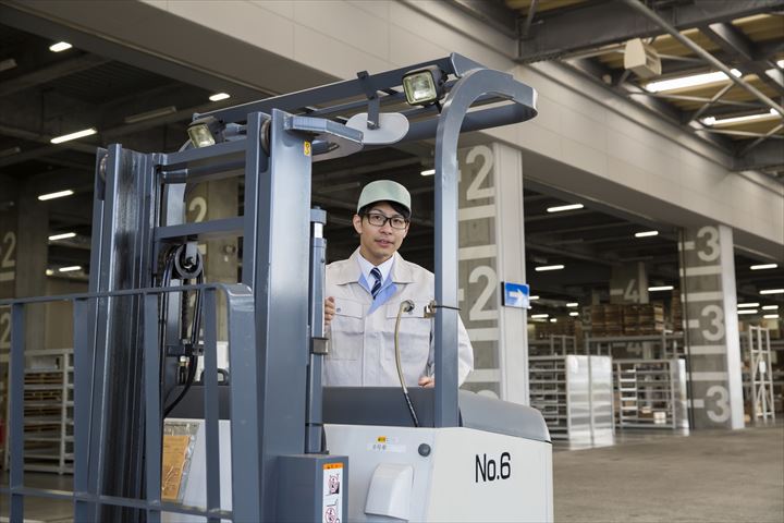 《船橋市》週払いOK・フォークリフトでのおもちゃの仕分け作業スタッフ！（土日祝休み・日勤・高時給）