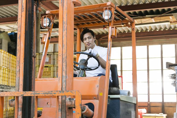 《神戸市中央区》週払いOK・フォークリフトを使用した玩具類の商品管理スタッフ！（Web面接OK・高収入）