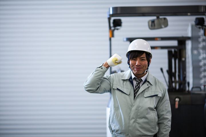 《西脇市》週払いOK・倉庫内にてフォークリフトを使用した一般貨物の入出庫作業スタッフ！（シニア活躍中・日勤帯）