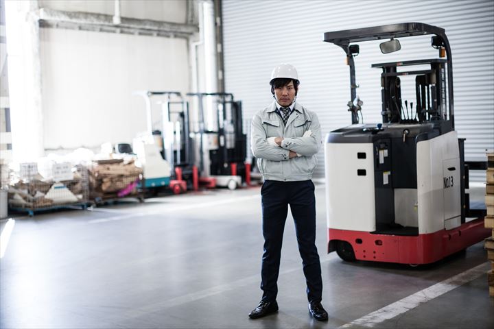 《桶川市》週払いOK・フォークリフトでのプラスチック資材などの入出庫スタッフ！（Web面接OK・土日祝休み）