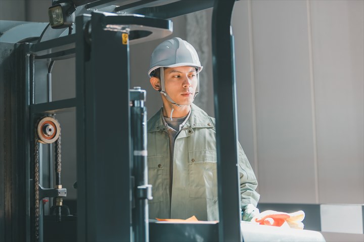 《小牧市》週払いOK・リーチフォークを使用した冷凍品の入出庫作業スタッフ！（高時給・週休2日）