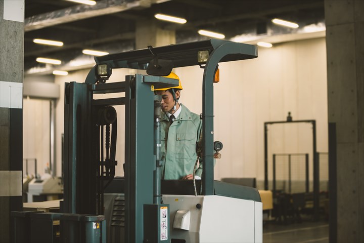 《東大和市》週払いOK・冷蔵庫内での飲食物の入出庫作業スタッフ！（Web面接OK・週休2日）