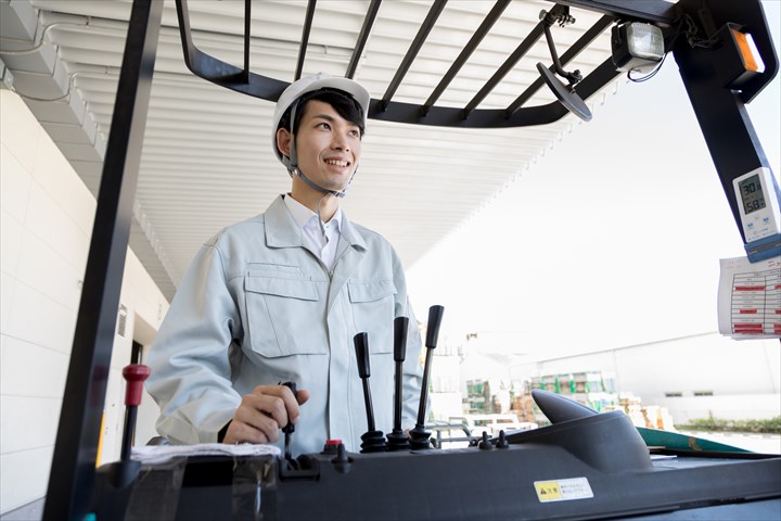 《北名古屋市》週払いOK・リーチフォークを使用したパン原料や包装資材の入出庫作業スタッフ！（週休2日・日勤）