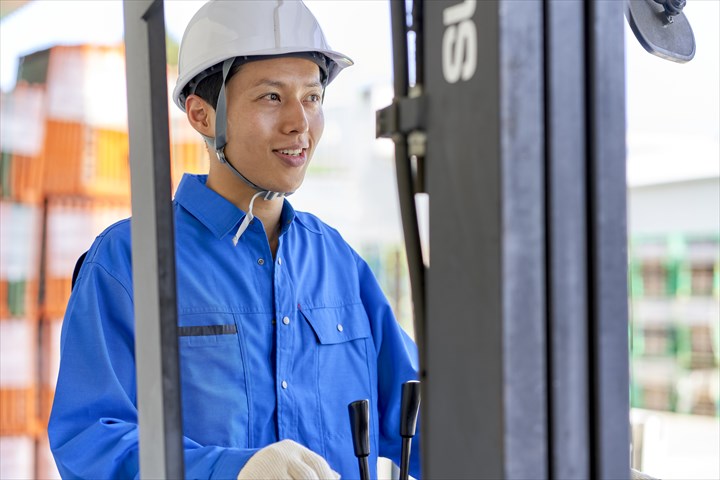 《稲沢市》週払いOK・リーチフォークを使用した定温食品の入出庫作業スタッフ！（Web面接OK・高時給）