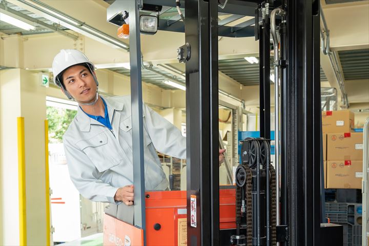 《市川市》週払いOK・リーチフォークを使用した冷凍食品の入出庫作業スタッフ！（高時給・土日休み）