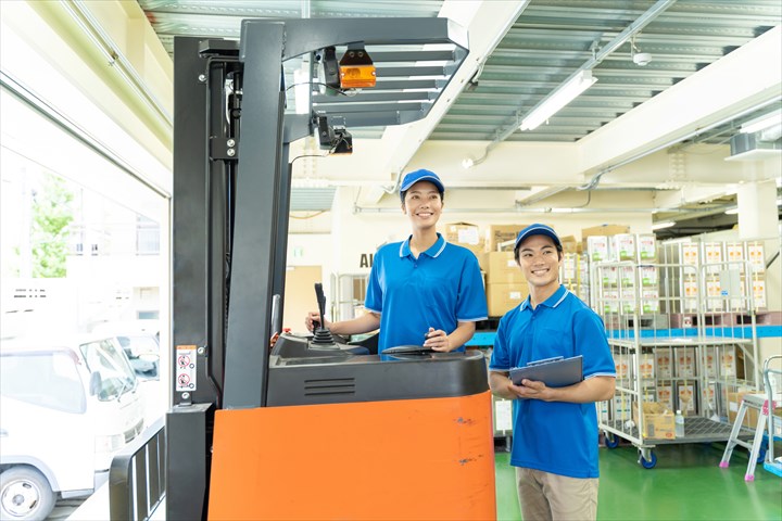 《野洲市》週払いOK・倉庫内での梱包資材などの入庫作業スタッフ！（土日祝休み・業務延長ほぼ無し）