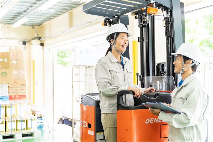 《大阪市住之江区》週払いOK・倉庫内でのリーチフォークを使用した食品の入出庫作業スタッフ！（短時間17:00～22:00・資格を活かす）