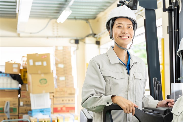 《北区》週払いOK・2ｔ～3ｔ車での工場などへの金属配線の配送ドライバー！（高時給・土日祝休み）