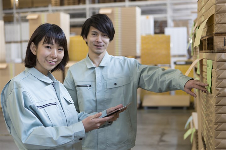 《東大阪市》週払いOK・倉庫内でのアパレル雑貨商品の仕分け作業スタッフ！（Web面接OK・曜日固定休み）