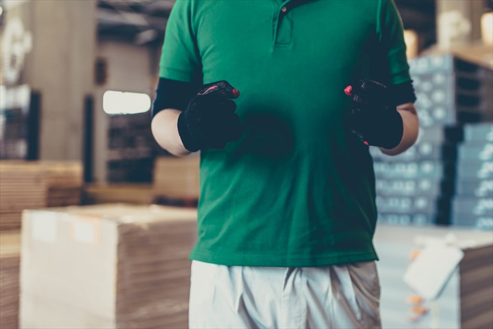 《八尾市》週払いOK・製造会社でのプラスチック製品の入出庫作業スタッフ！（Wワーク・平日勤務）