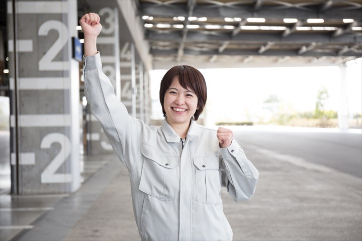 《高崎市》週払いOK・倉庫内での食品を扱う機械のチェック作業スタッフ！（負担少なめ・高時給）