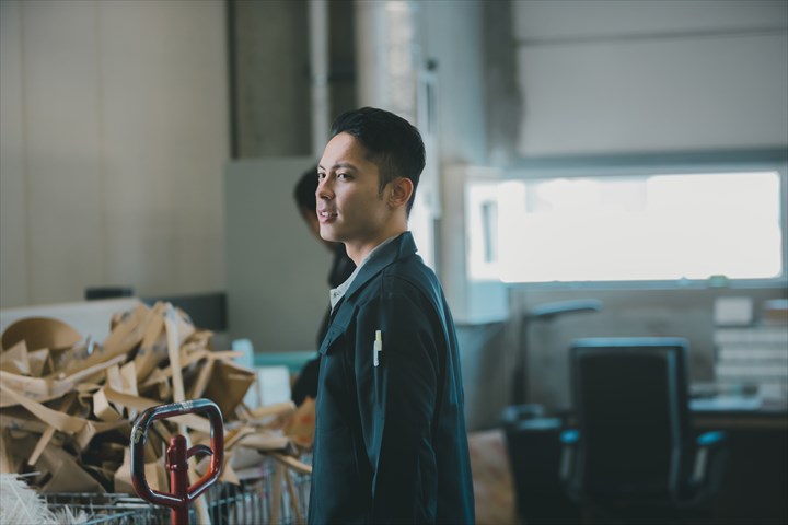 《板橋区》週払いOK・ショッピングセンター内での資源ごみの仕分け作業スタッフ！（高時給・短時間18:00～22:00）