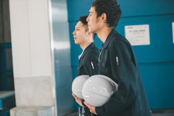 《尾道市》週払いOK・製造工場内での機械オペレーター作業スタッフ！（未経験歓迎・週休2日）