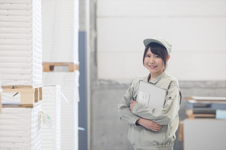 《神戸市北区》週払いOK・冷凍、冷蔵倉庫内での食肉の仕分けやピッキング作業スタッフ！（Web面接OK・2024年12月末までの短期）