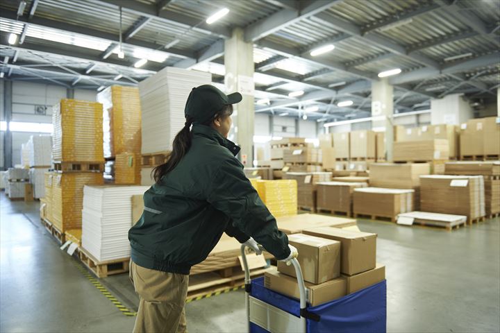 《名古屋市北区》週払いOK・物流倉庫での一般貨物の仕分け作業スタッフ！（短時間3:00～6:00・土日祝休み）