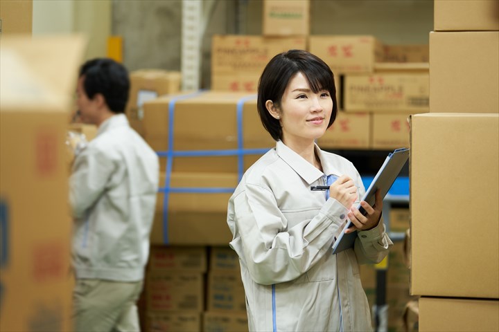 《大阪市港区》週払いOK・倉庫内でのアパレル商品の出荷作業スタッフ！（土日祝休み・未経験歓迎）