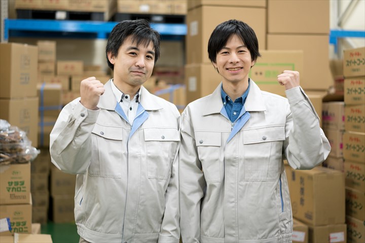 《東大阪市》週払いOK・ハイエースまたは軽トラックでのキッチン用品の配送ドライバ―！（土日休み・日勤）