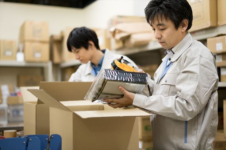 《高崎市》週払いOK・物流倉庫内での食品の仕分け作業スタッフ！（Web面接OK・週休2日）