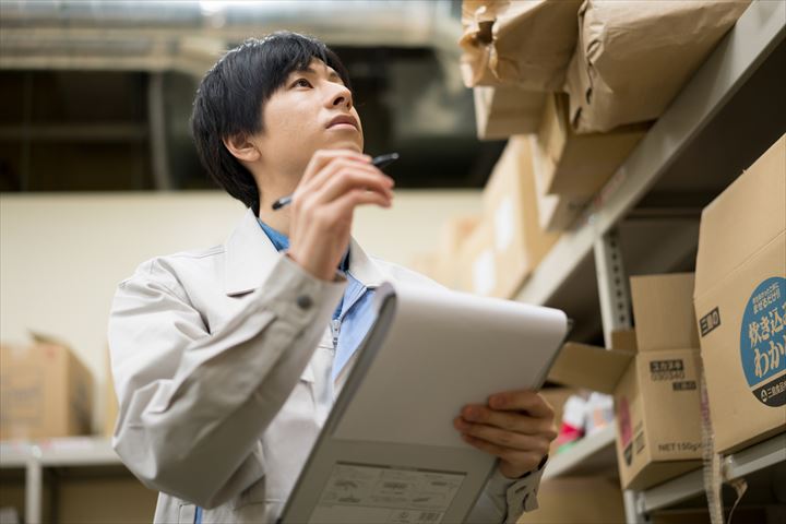 《高崎市》週払いOK・物流倉庫内での食品の仕分け作業スタッフ！（Web面接OK・週休2日）