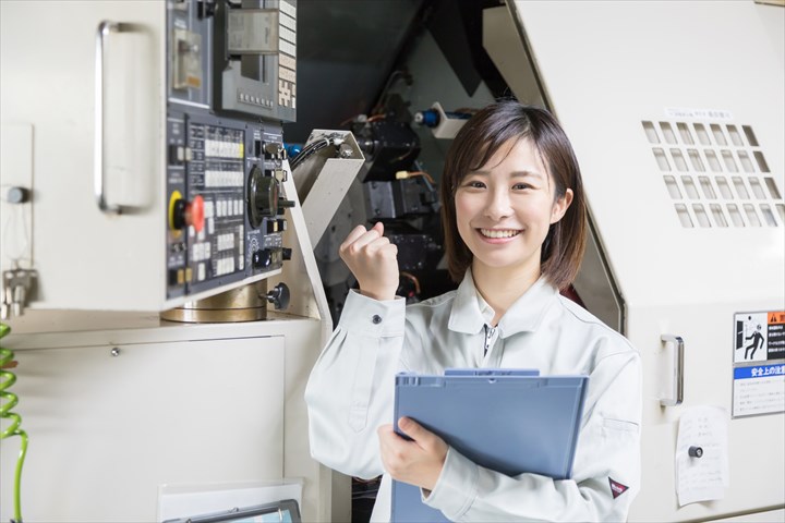 《稲沢市》週払いOK・工場内での精密部品の検品作業スタッフ！（週休2日・未経験も活躍）