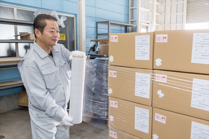 《千葉市美浜区》週払いOK・倉庫内での食品の仕分け作業スタッフ！（Web面接OK・時間外勤務ほぼ無し）