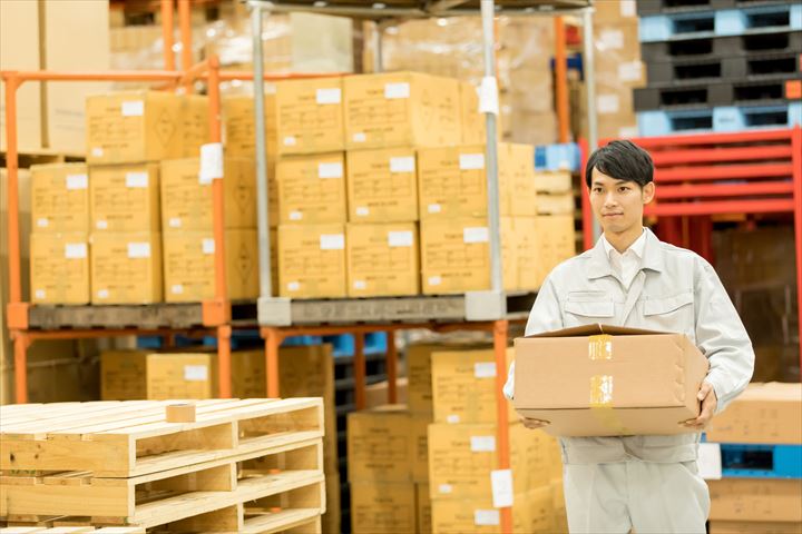 《北足立郡伊奈町》週払いOK・倉庫内での食品の入出庫作業スタッフ！（土日祝休み・未経験歓迎）