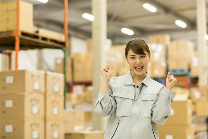 《富士市》週払いOK・スーパー向け日配品の仕分け作業スタッフ！（未経験歓迎・短時間21:00～3:00）