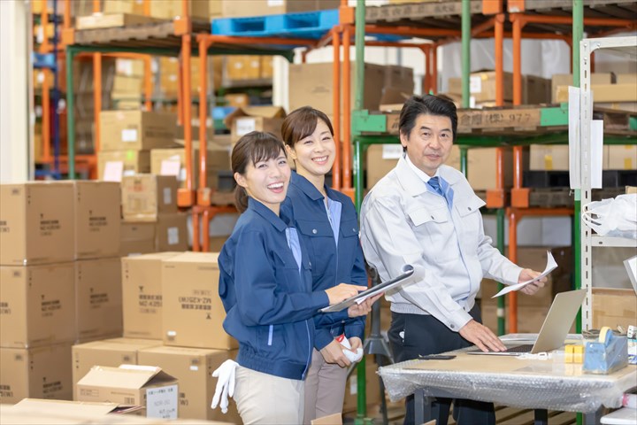 《春日井市》週払いOK・センター内での産業廃棄物の仕分け作業スタッフ！（Web面接OK・土日祝休み）