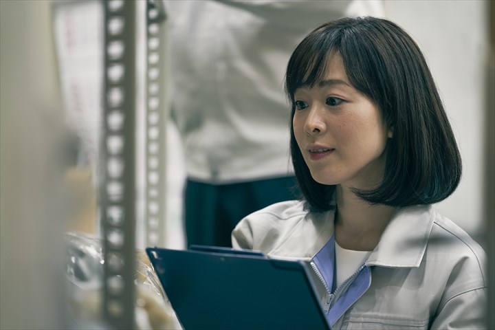 《野洲市》週払いOK・倉庫内でのアパレル商品の出荷作業スタッフ！（未経験歓迎・2023年3月末までの短期）