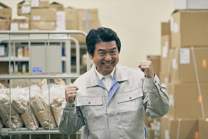 《川口市》週払いOK・倉庫内での冷蔵、常温食材の入出庫作業スタッフ！（曜日固定休み・高収入）