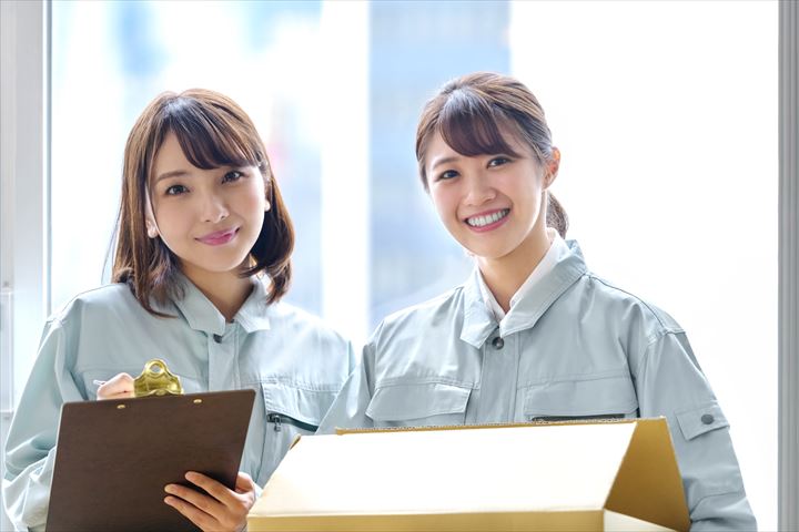 《さいたま市岩槻区》週払いOK・工場内でのお菓子の検品や梱包作業スタッフ！（Web面接OK・外国籍の方活躍中）