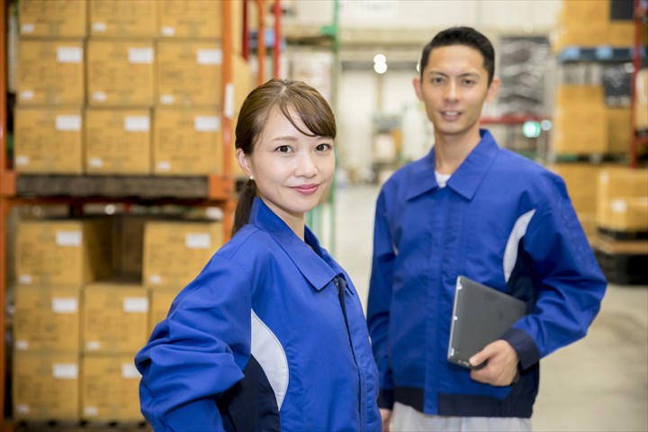 《久世郡久御山町》週払いOK・冷蔵倉庫内でのチルド食品のピッキングや仕分け作業スタッフ！（Web面接OK・短時間相談可）