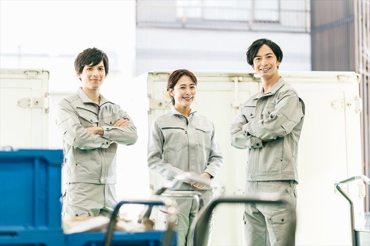 《堺市中区》週払いOK・倉庫内での食品の入出庫及び仕分け作業スタッフ！（未経験歓迎・曜日固定休み）