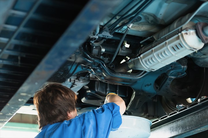 《摂津市》週払いOK・車両の整備作業スタッフ！（Web面接OK・資格や経験を活かす）