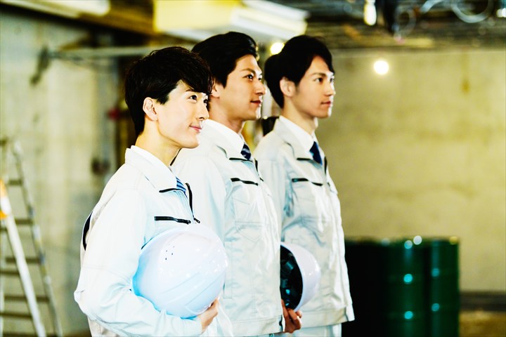 《荒川区》週払いOK・製氷工場内での作業スタッフ！（週3日～相談可・短時間相談可）