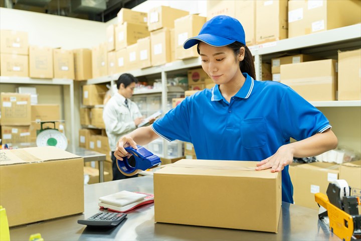 《横浜市金沢区》週払いOK・一般貨物の仕分け作業スタッフ！（未経験歓迎・土日祝休み）