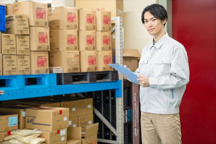 《岡山市南区》週払いOK・倉庫内での飲料のピッキング等の作業スタッフ！（日勤・短時間15:30～19:30）