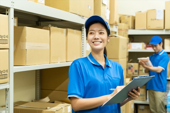 《荒川区》週払いOK・倉庫内での飲料の出荷作業スタッフ！（未経験歓迎・短時間15:00～19:00）
