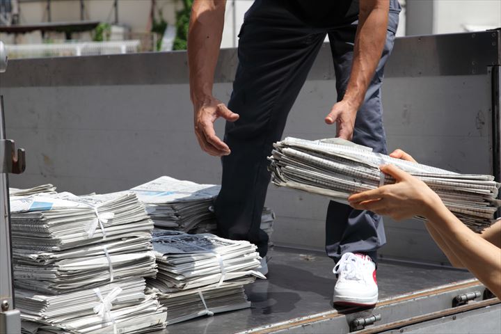 《葛飾区》週払いOK・2ｔ平車での資源ゴミの回収ドライバー！（Web面接OK・高時給）