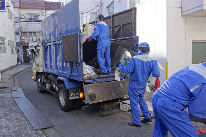 《江戸川区》週払いOK・一般ゴミの回収助手スタッフ！（Web面接OK・未経験歓迎）