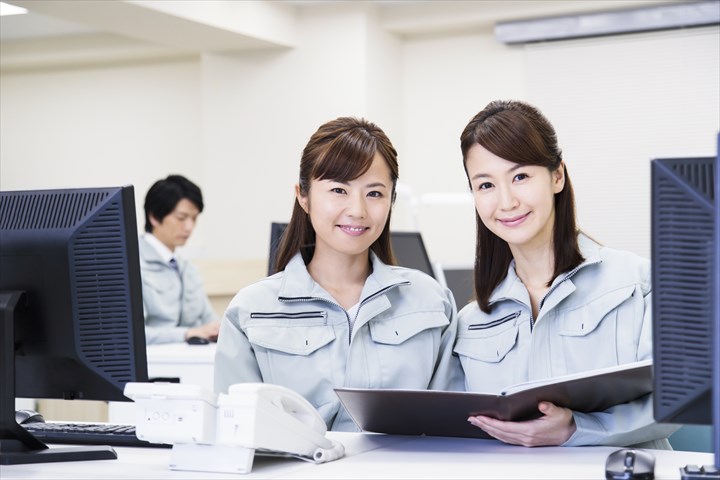 《京都市南区》週払いOK・整備工場内での一般事務スタッフ！（土日祝休み・日勤帯）