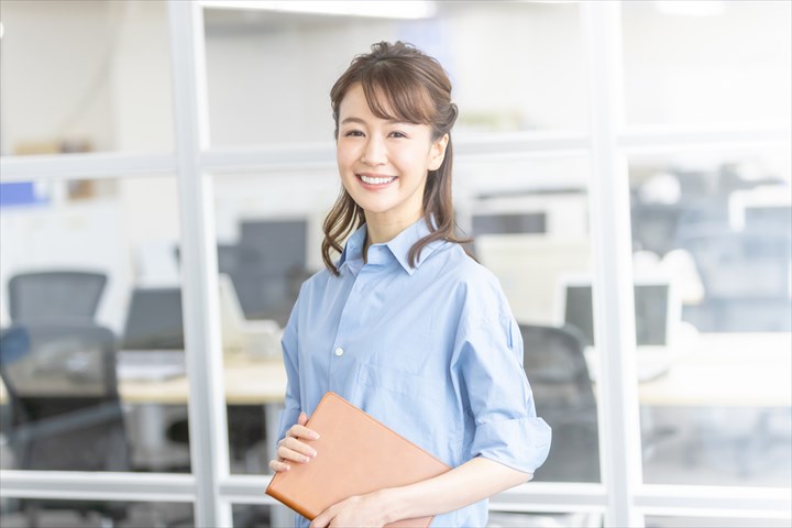 《足立区》週払いOK・リサイクル会社での一般事務及び経理補助スタッフ！（土日祝休み・時間外勤務ほぼなし）