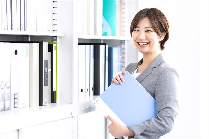 《蒲生郡竜王町》週払いOK・物流会社内での一般事務スタッフ！（土日休み・高時給）