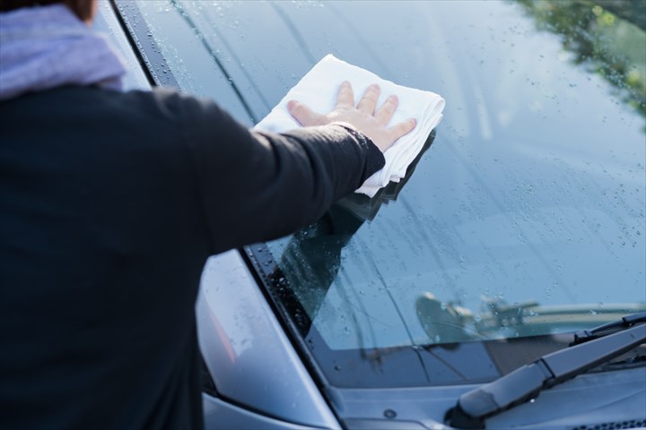 《栗東市》週払いOK・修理点検車両の洗車、及び新車の清掃作業スタッフ！（Web面接OK・未経験OK）