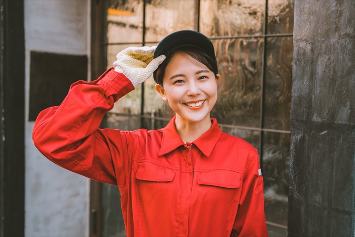 《平塚市》週払いOK・リサイクル工場内でのショベルローダーによる運搬作業スタッフ！（Web面接OK・土日休み）