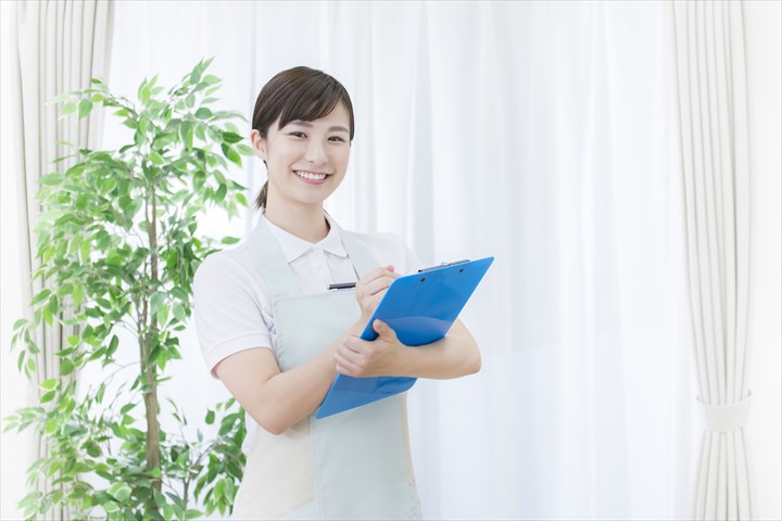 《船橋市》週払いOK・従来型特別養護老人ホームでの介護スタッフ！（Web面接OK・週休2日）