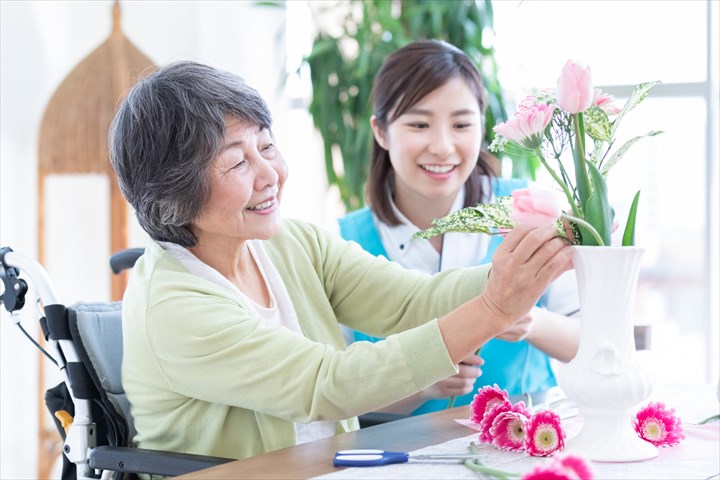 《江戸川区》週払いOK・特別養護老人ホームでの介護スタッフ！（無資格OK・高時給）