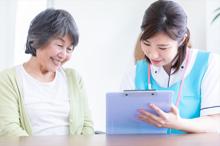 《市川市》週払いOK・ユニット型特別養護老人ホームでの介護スタッフ！（Web面接OK・週休2日）