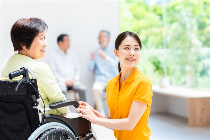 《さいたま市北区》週払いOK・デイサービス利用者の介護スタッフ！（未経験歓迎・資格不要）